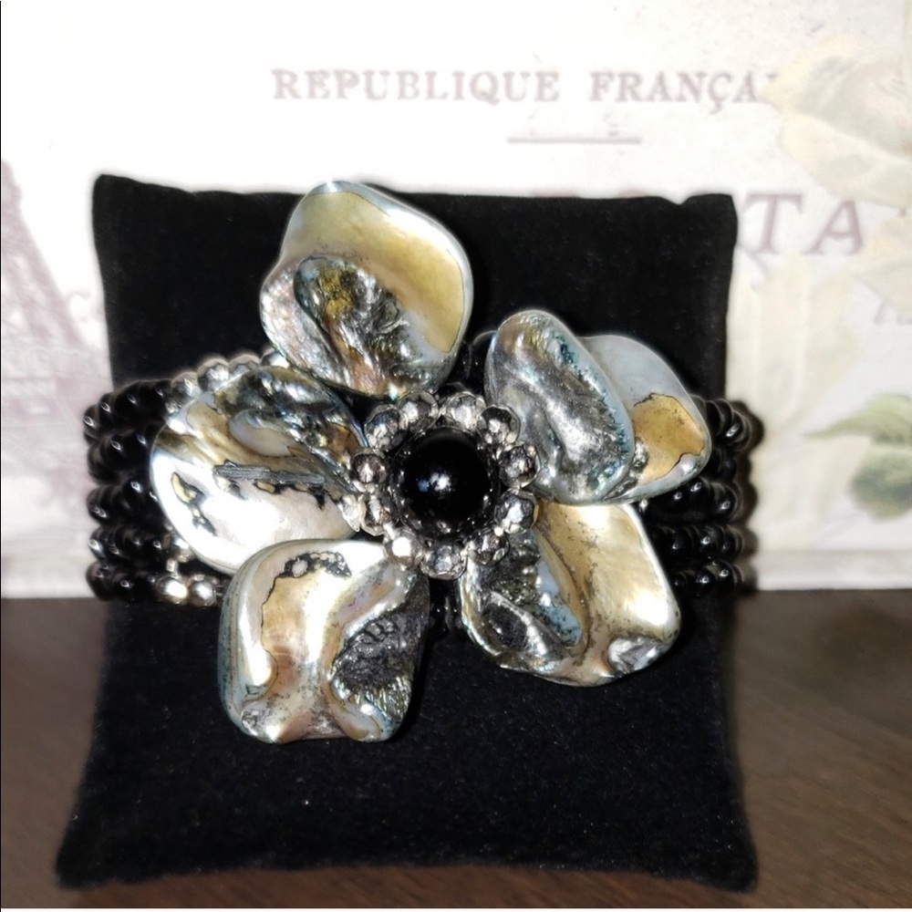BEADED/SHELL BRACELET